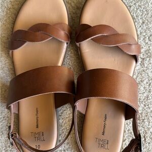 Time and Tru Women’s Twist Strap Sandals